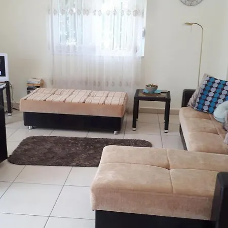 Gorgeous 2 Bed Private Ground Floor *