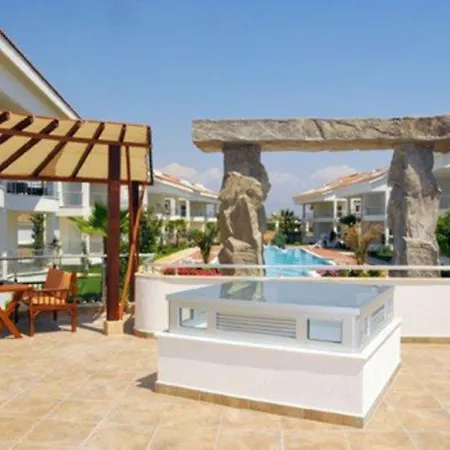 Gorgeous 2 Bed Private Ground Floor Appartement Side