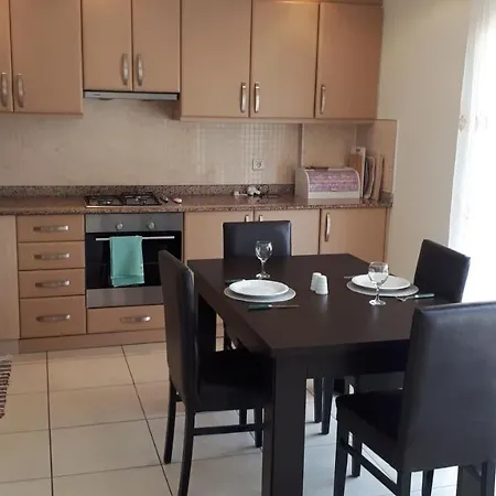 Gorgeous 2 Bed Private Ground Floor Lägenhet *