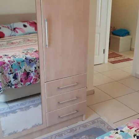 Gorgeous 2 Bed Private Ground Floor * Side